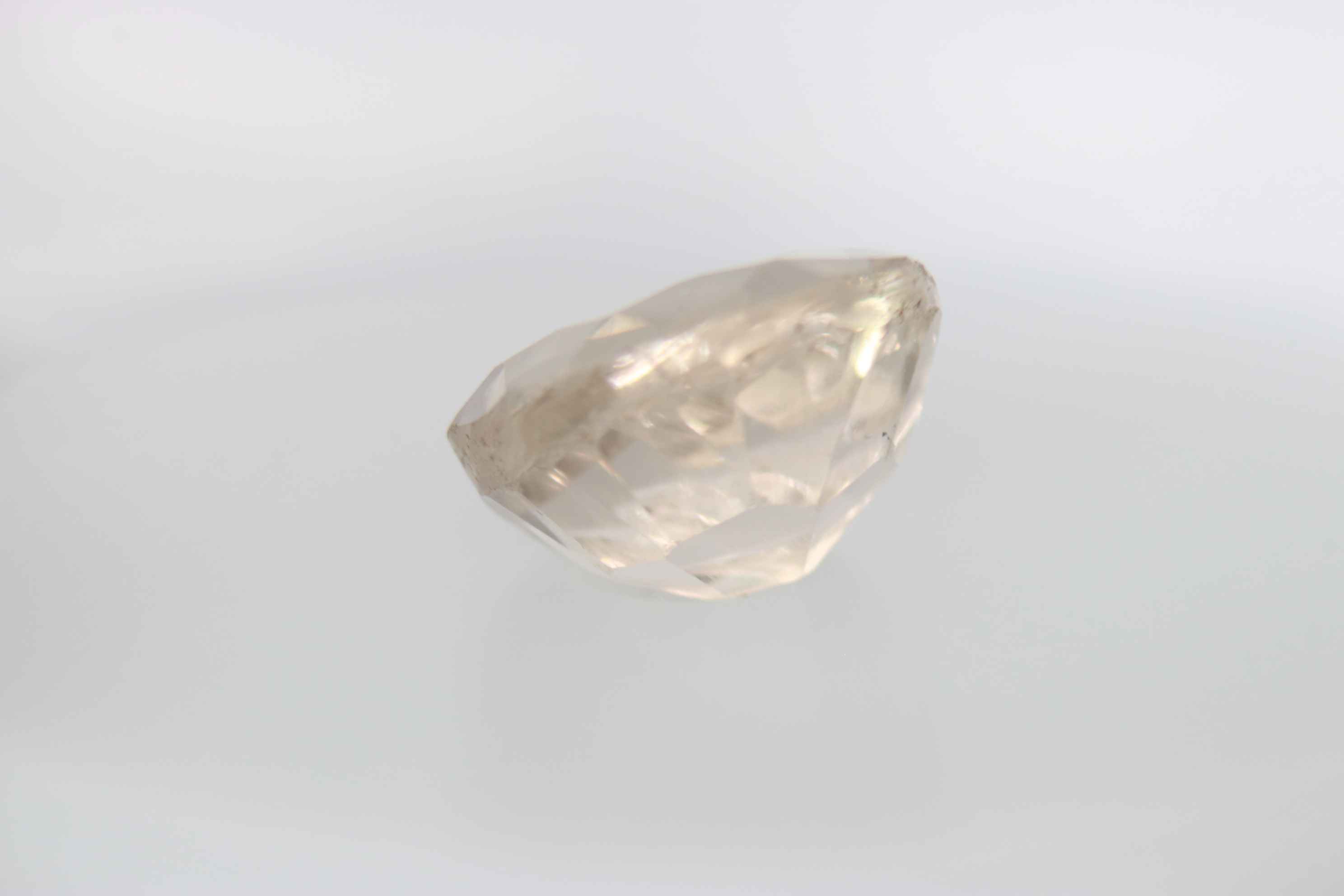 3.7ct White - Off Spinel Vs1 Round Shape (0x9.8x5.8 mm) Unheated gemstone from Sri Lanka