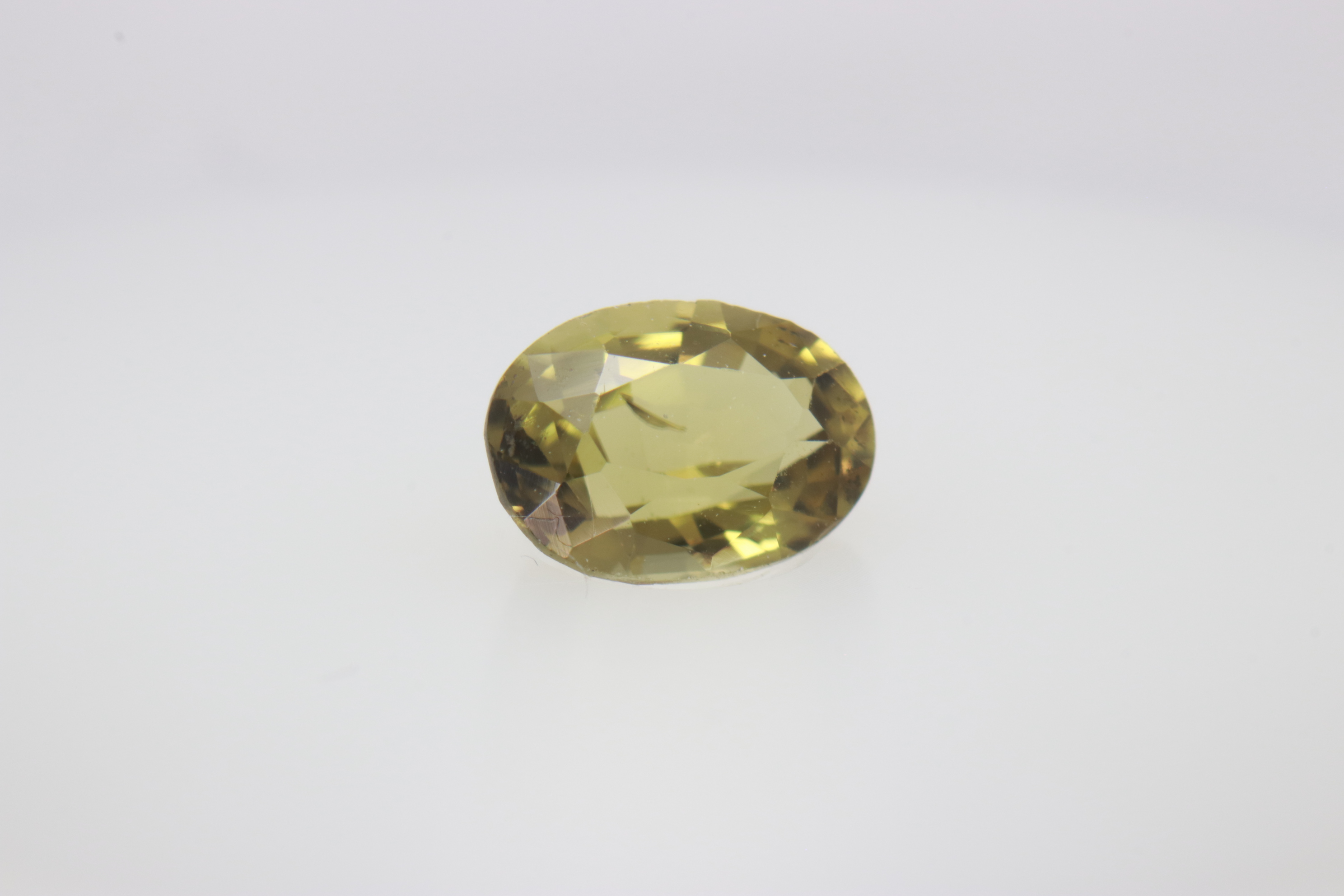 0.7ct Light Goldenrod Yellow Spinel VVS Oval Shape (6.3x4.5x3.3 mm) Unheated gemstone from Sri Lanka
