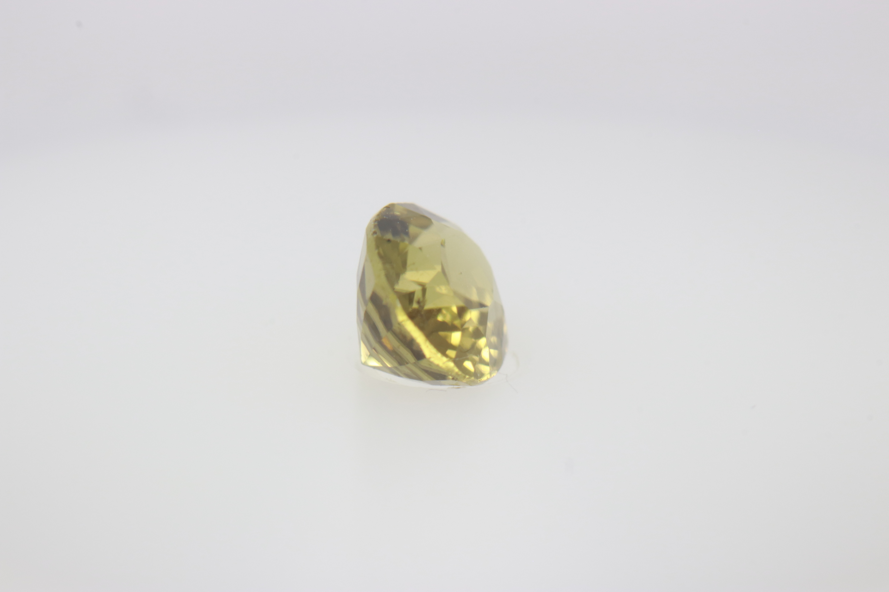 0.7ct Light Goldenrod Yellow Spinel VVS Oval Shape (6.3x4.5x3.3 mm) Unheated gemstone from Sri Lanka