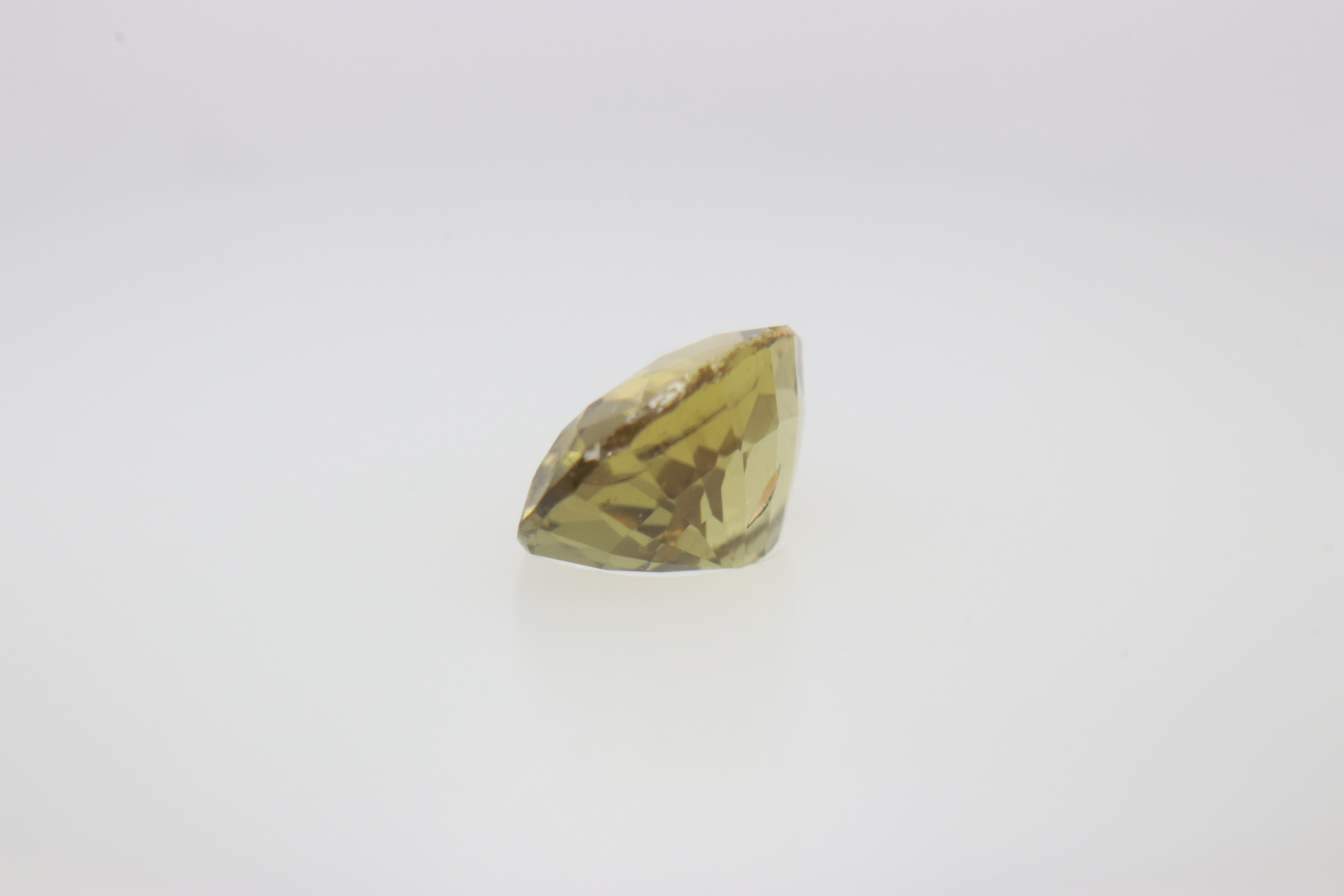 0.7ct Light Goldenrod Yellow Spinel VVS Oval Shape (6.3x4.5x3.3 mm) Unheated gemstone from Sri Lanka