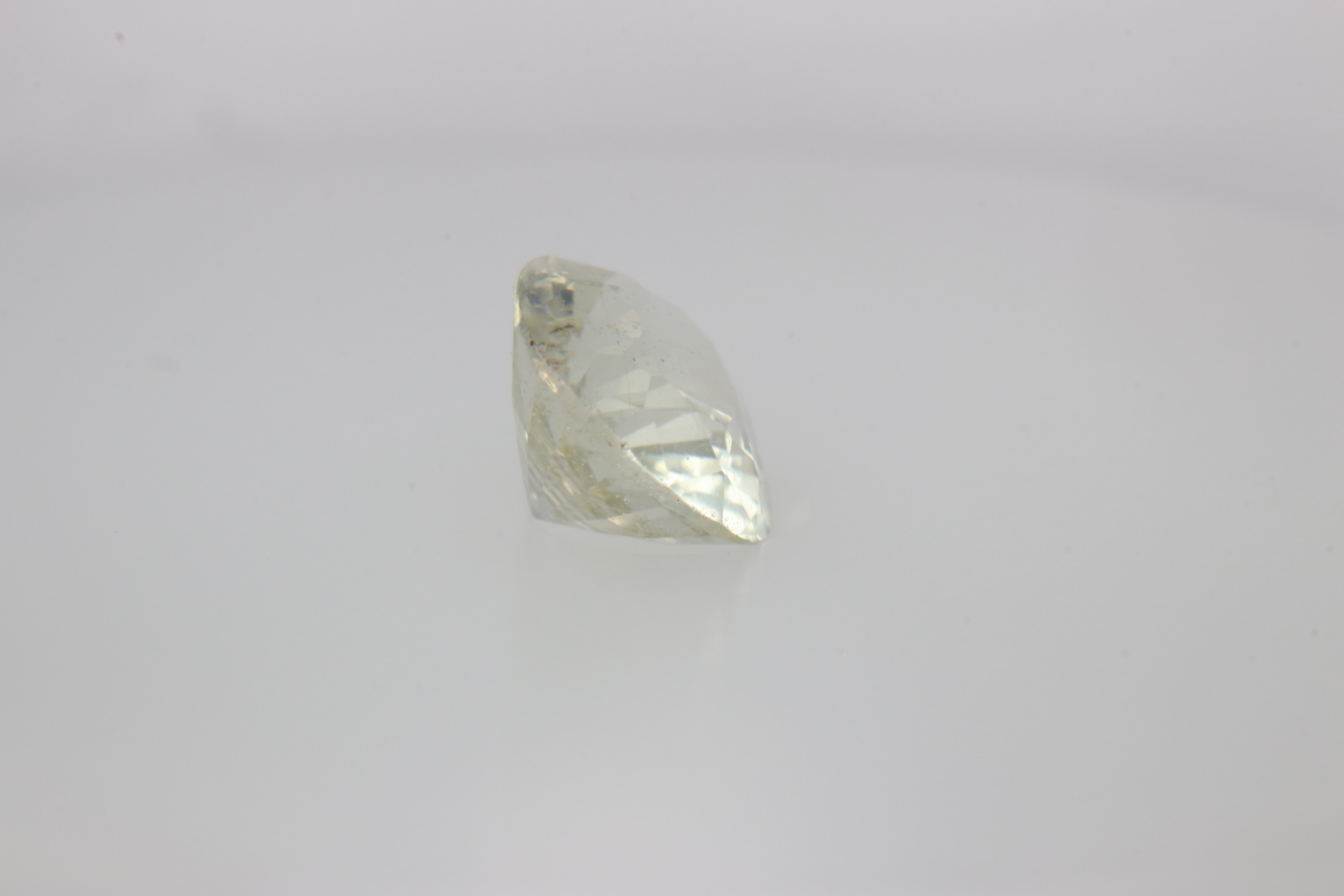 0.85ct Floral White Spinel Vs1 Oval Shape (6.5x5.4x3.5 mm) Unheated gemstone from Sri Lanka