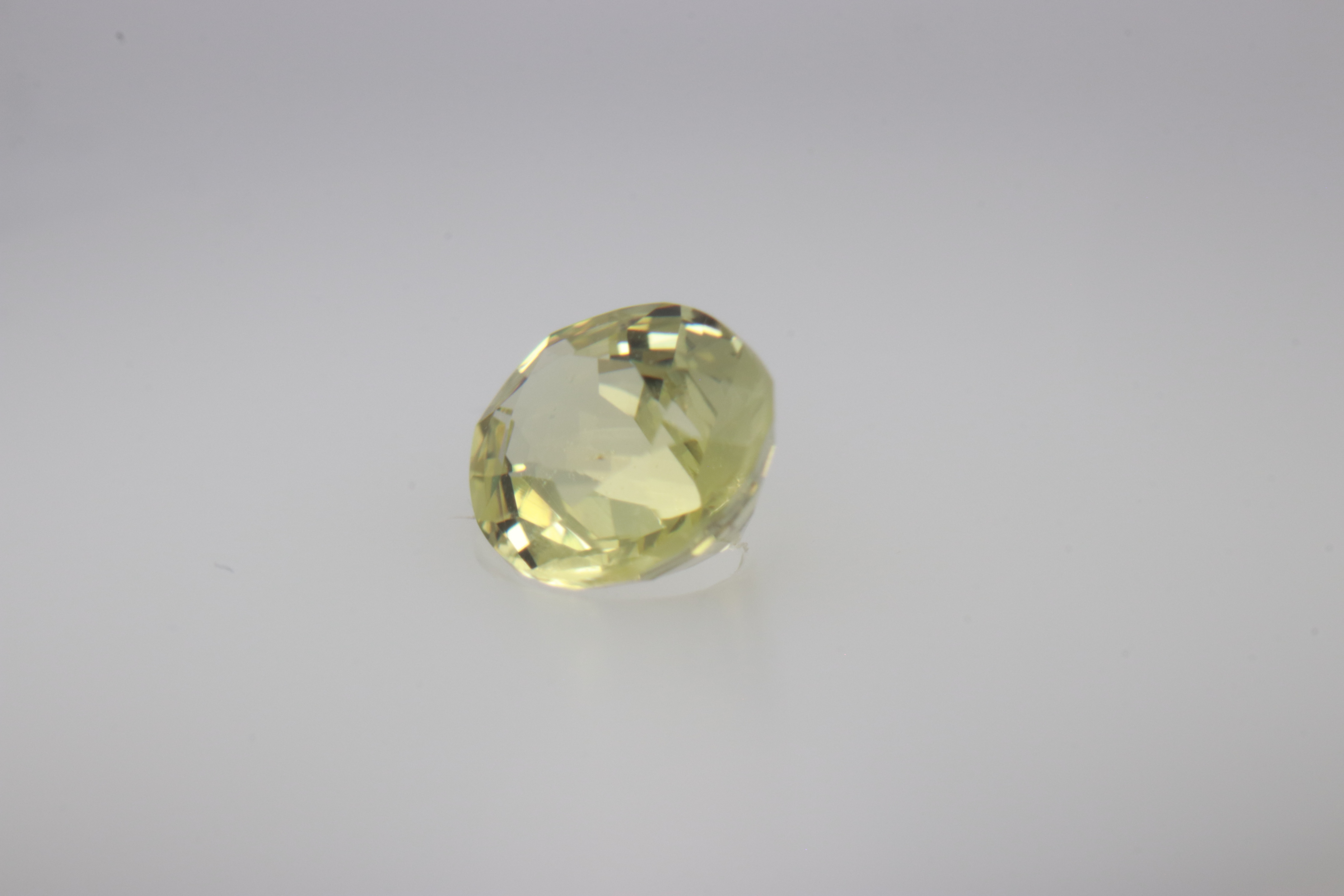 0.7ct Yellow Sapphire VVS Oval Shape (6.2x5.2x3 mm) Unheated gemstone from Sri Lanka