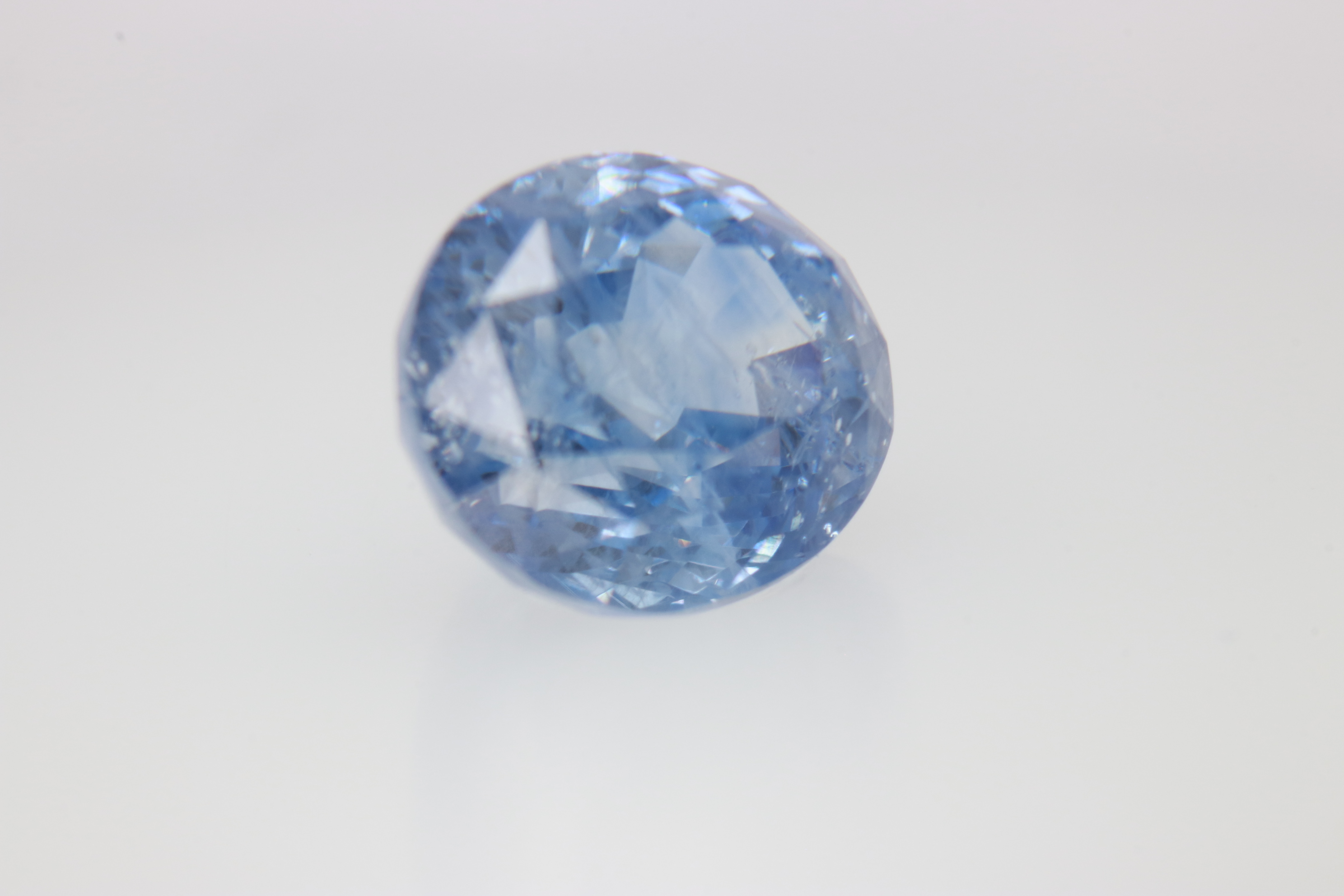 3.0ct Cornflower Blue Sapphire VSI Oval Shape (8.5x7.5x5.6 mm) Unheated gemstone from Sri Lanka