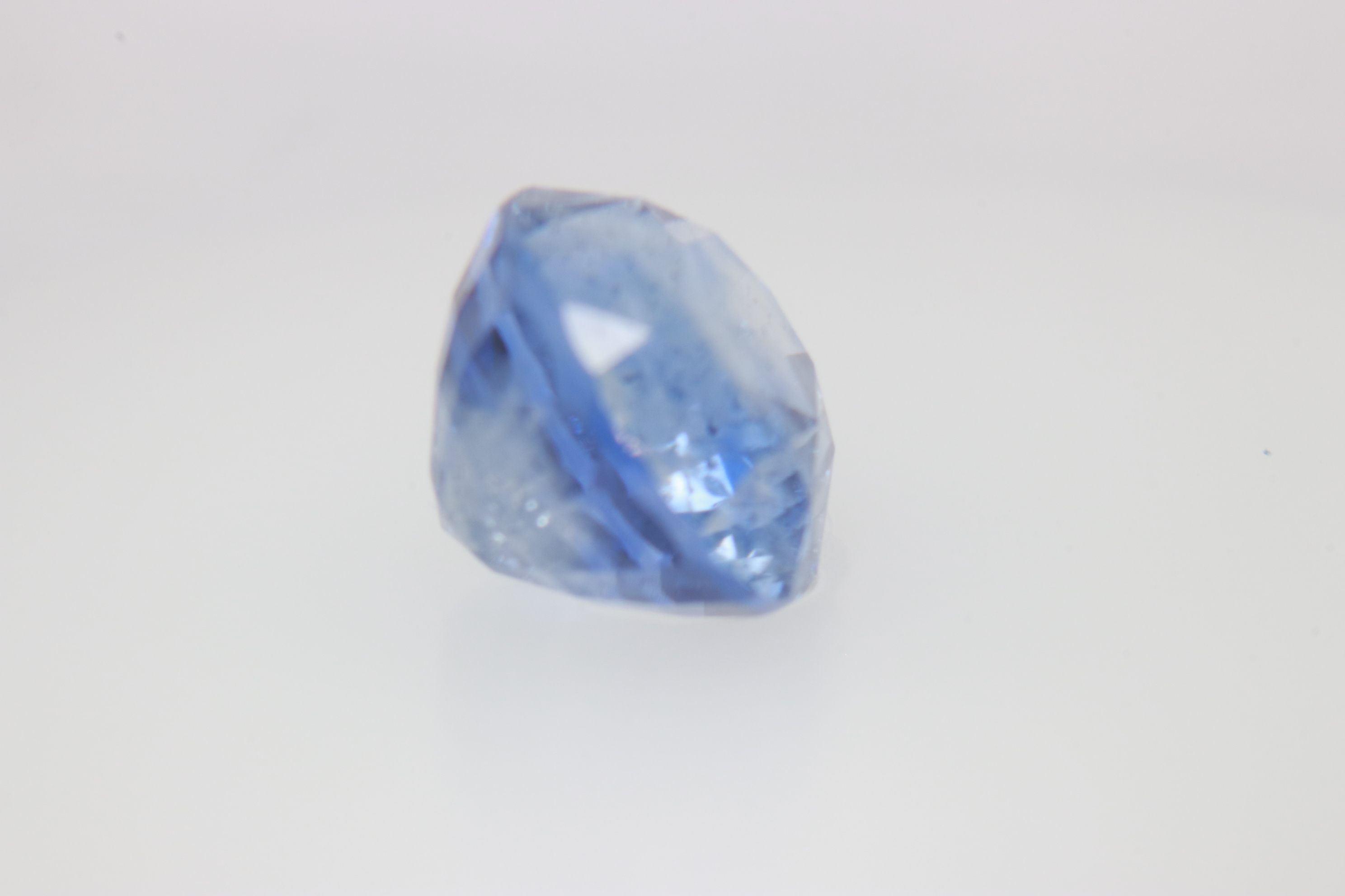 3.0ct Cornflower Blue Sapphire VSI Oval Shape (8.5x7.5x5.6 mm) Unheated gemstone from Sri Lanka