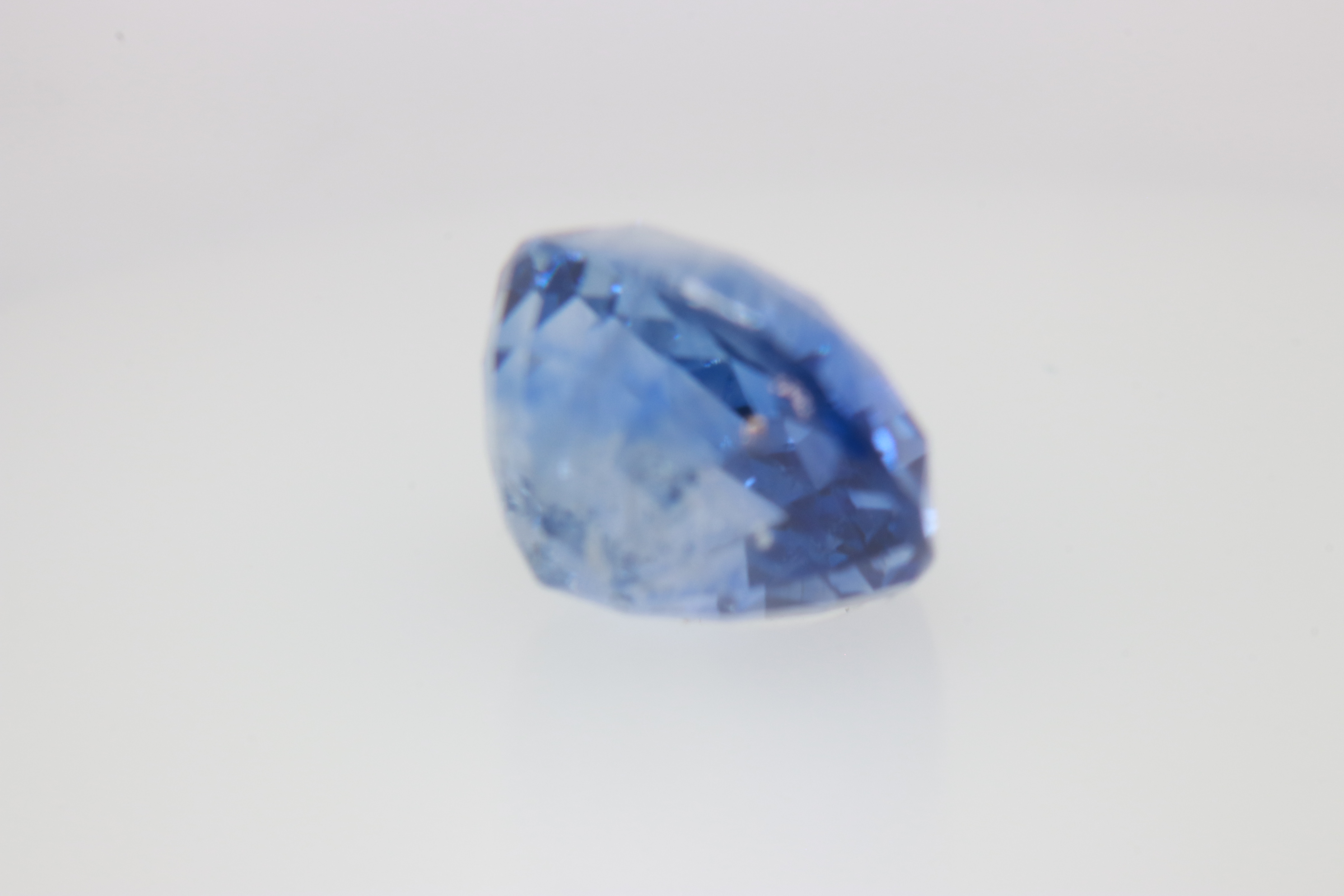 3.0ct Cornflower Blue Sapphire VSI Oval Shape (8.5x7.5x5.6 mm) Unheated gemstone from Sri Lanka