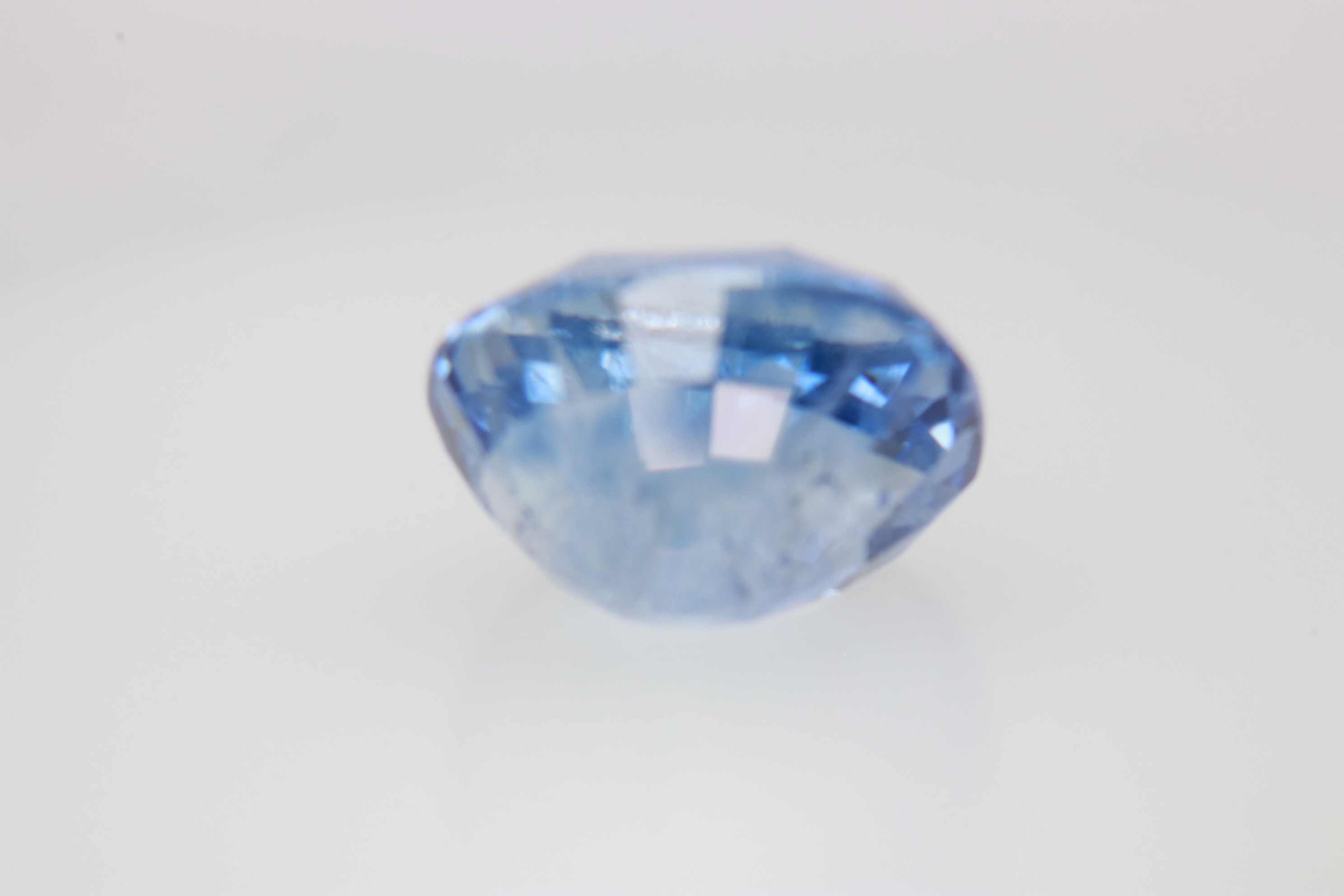 3.0ct Cornflower Blue Sapphire VSI Oval Shape (8.5x7.5x5.6 mm) Unheated gemstone from Sri Lanka