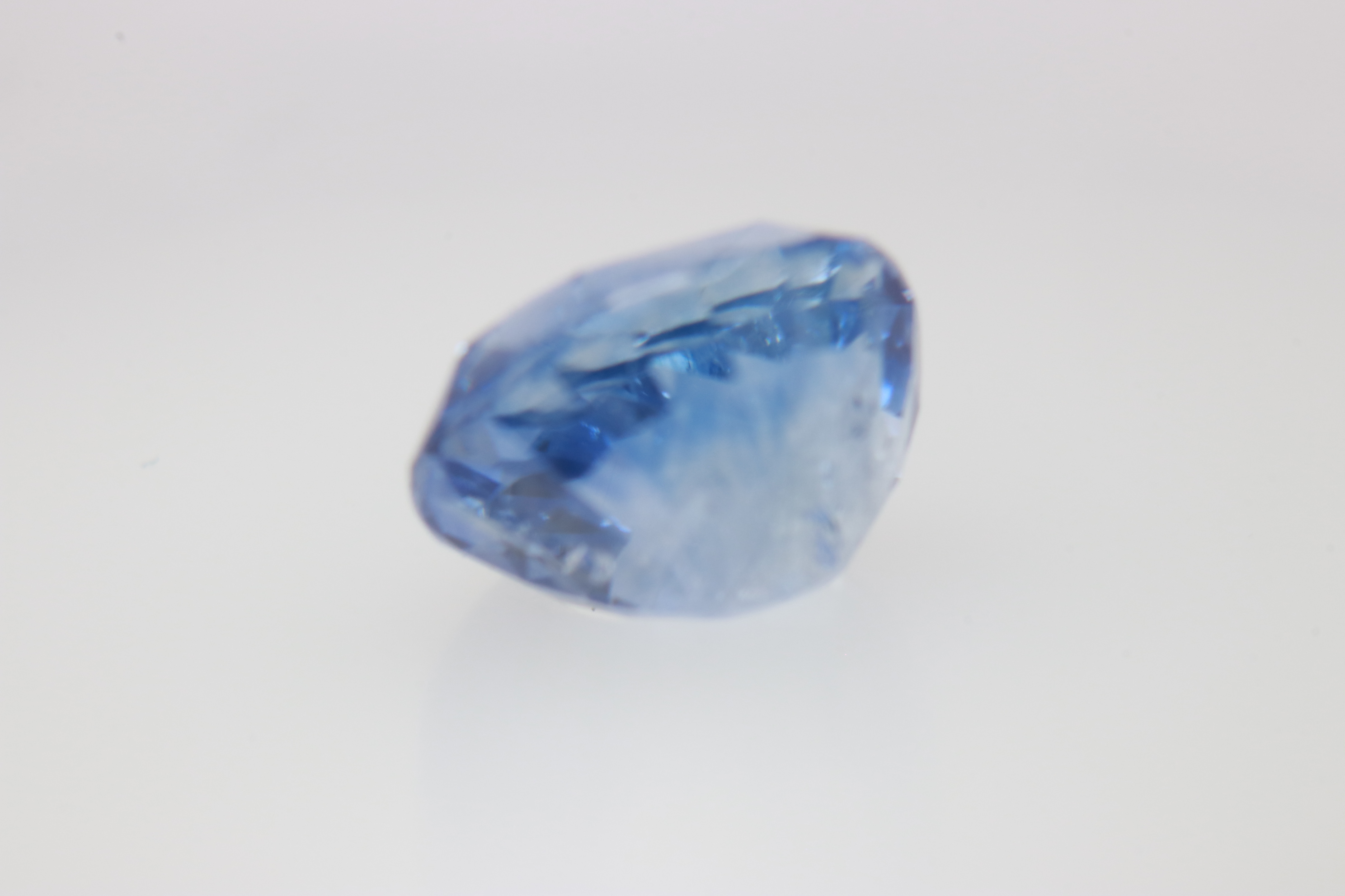 3.0ct Cornflower Blue Sapphire VSI Oval Shape (8.5x7.5x5.6 mm) Unheated gemstone from Sri Lanka