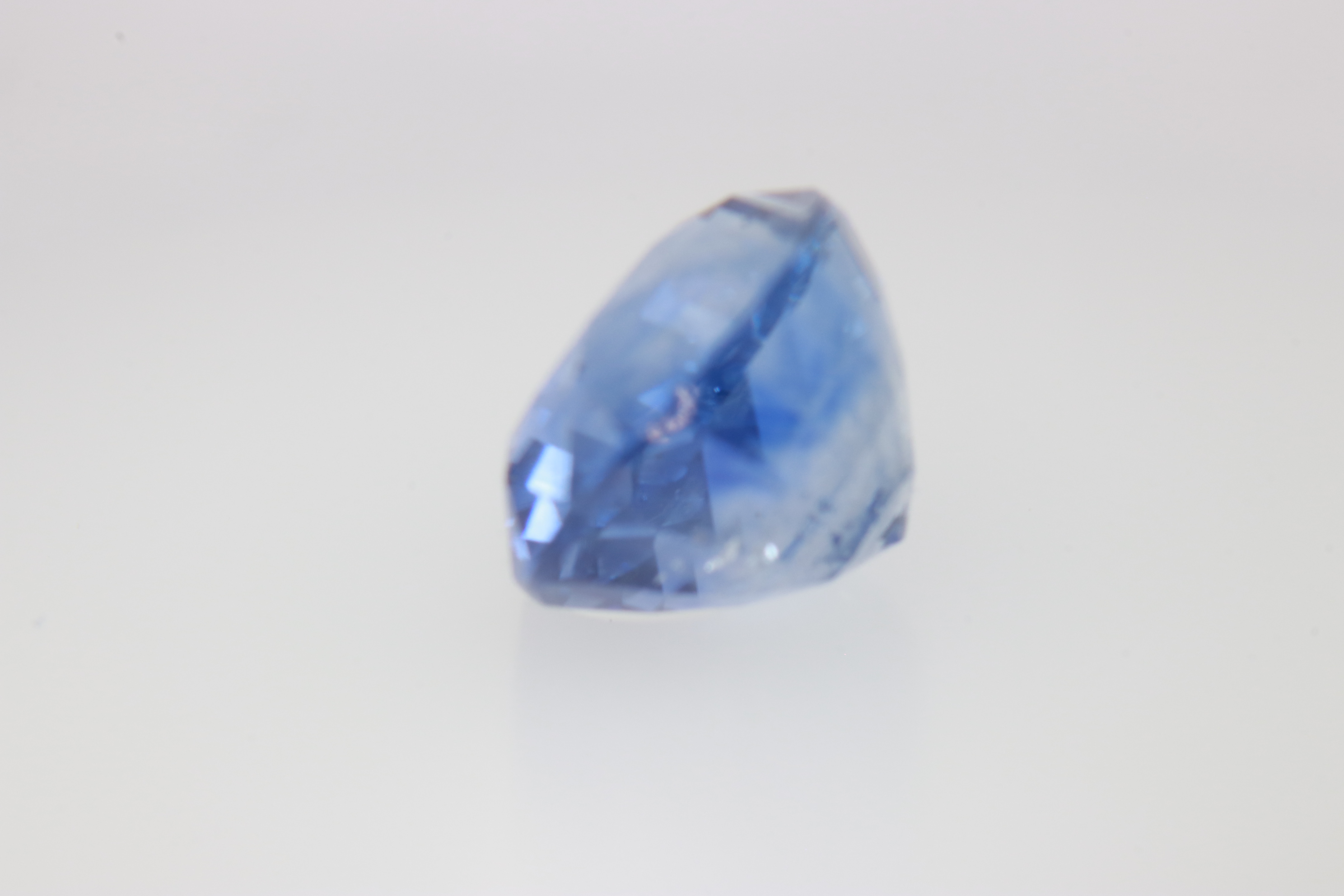 3.0ct Cornflower Blue Sapphire VSI Oval Shape (8.5x7.5x5.6 mm) Unheated gemstone from Sri Lanka