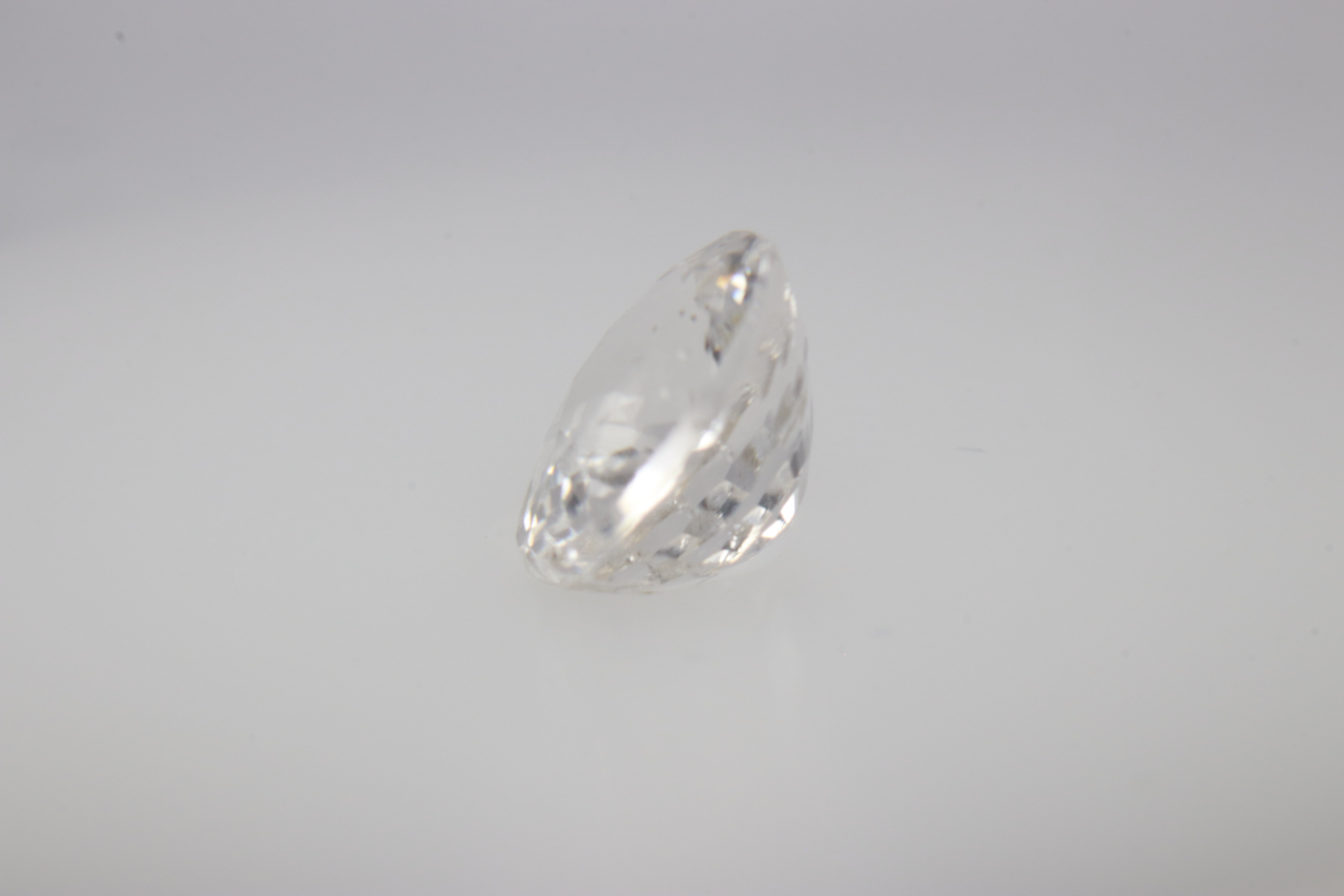 1.2ct Floral White Sapphire VVS Oval Shape (7.0x5.9x3.7 mm) Unheated gemstone from Sri Lanka