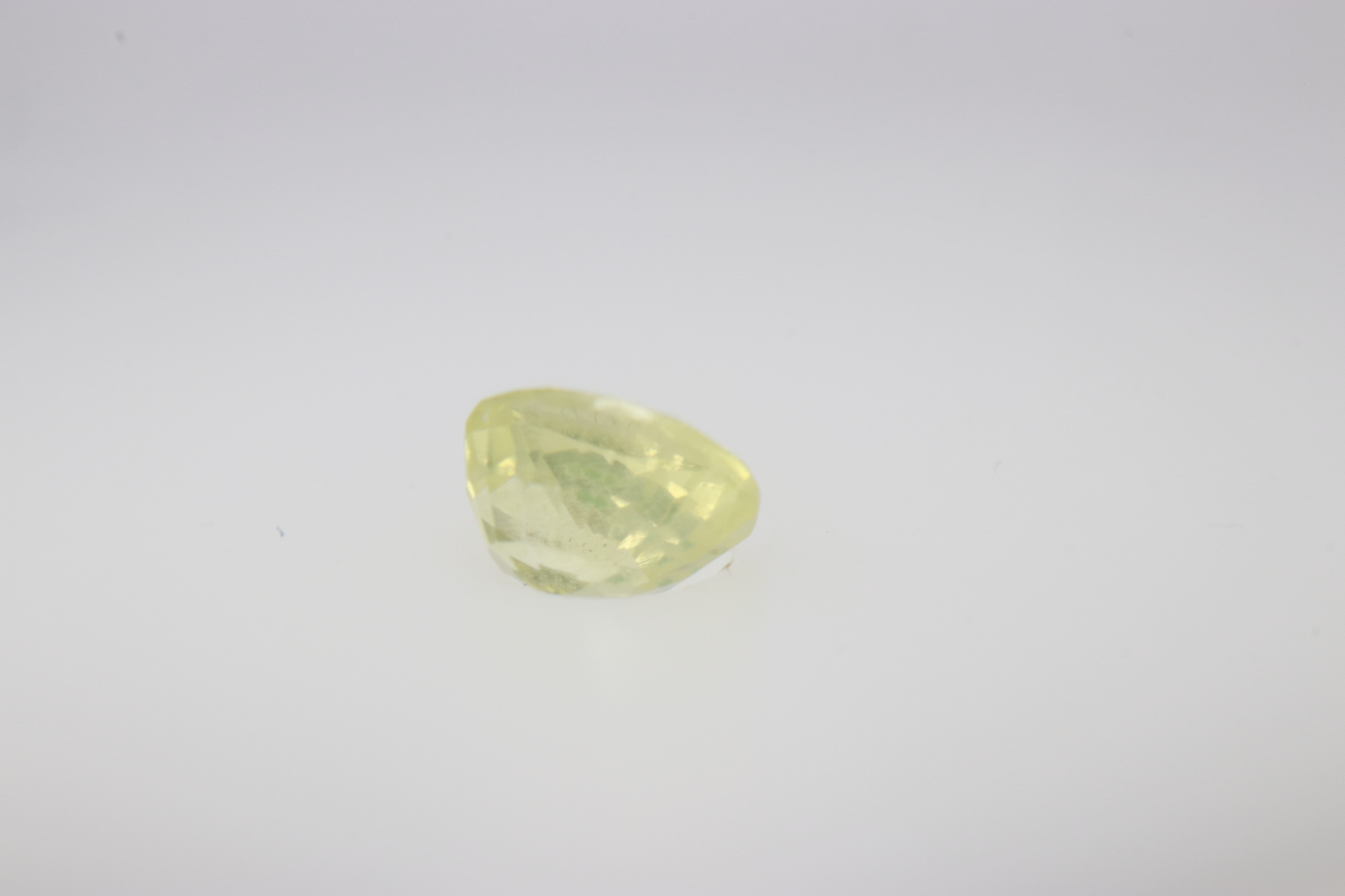0.5ct Yellow Sapphire VVS Oval Shape (4.4x3.3x2.9 mm) Unheated gemstone from Sri Lanka