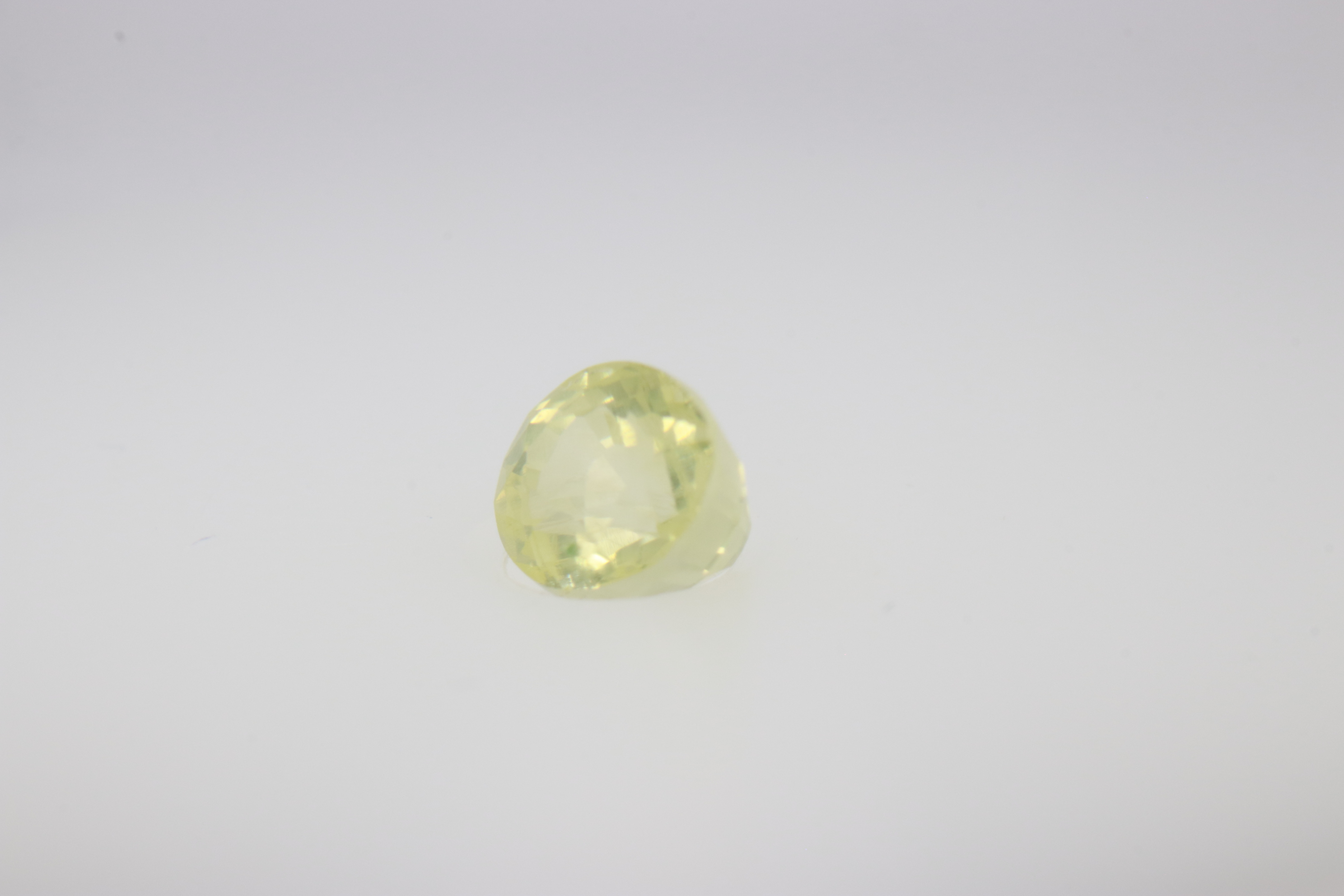 0.5ct Yellow Sapphire VVS Oval Shape (4.4x3.3x2.9 mm) Unheated gemstone from Sri Lanka