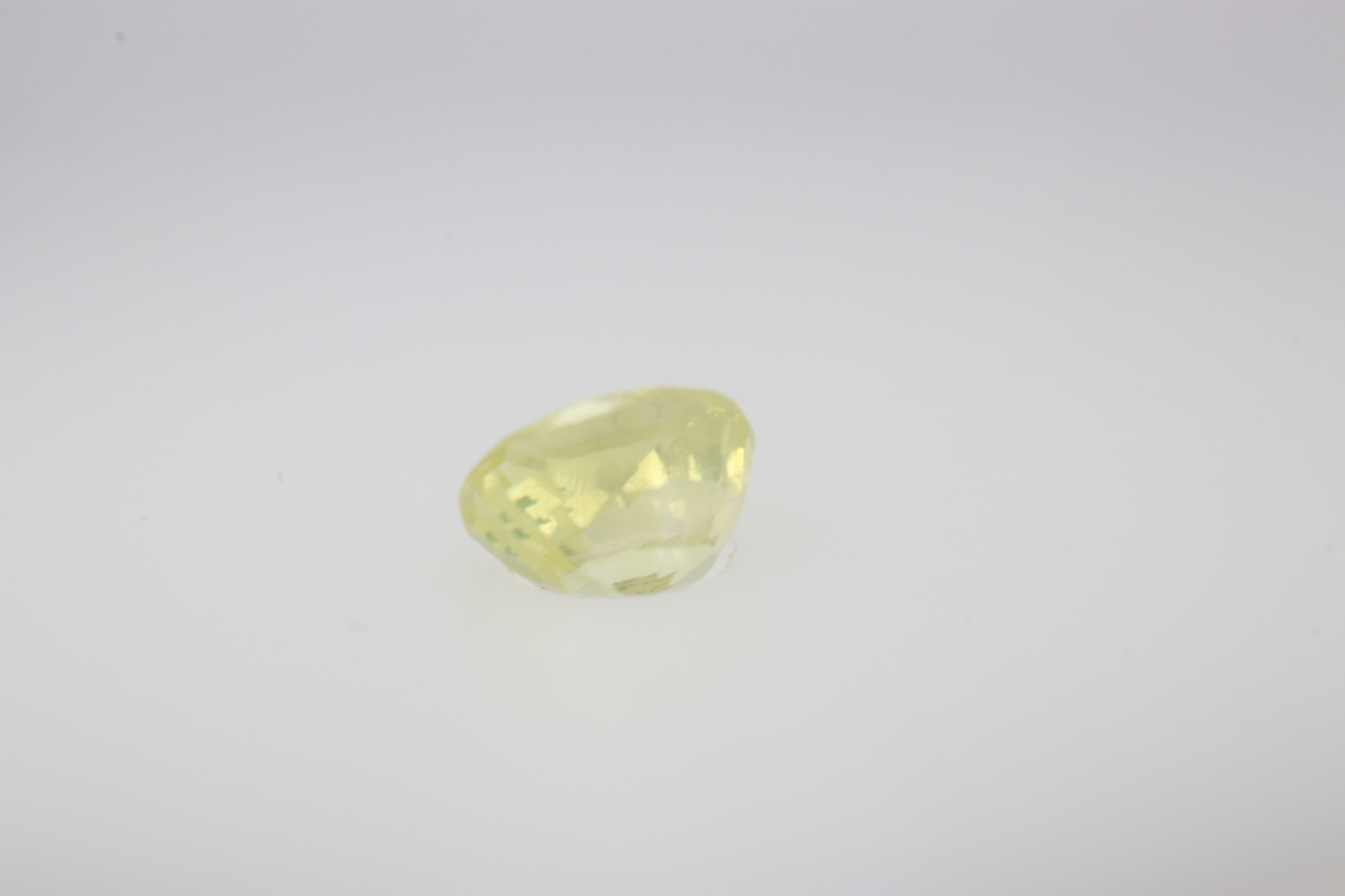 0.5ct Yellow Sapphire VVS Oval Shape (4.4x3.3x2.9 mm) Unheated gemstone from Sri Lanka